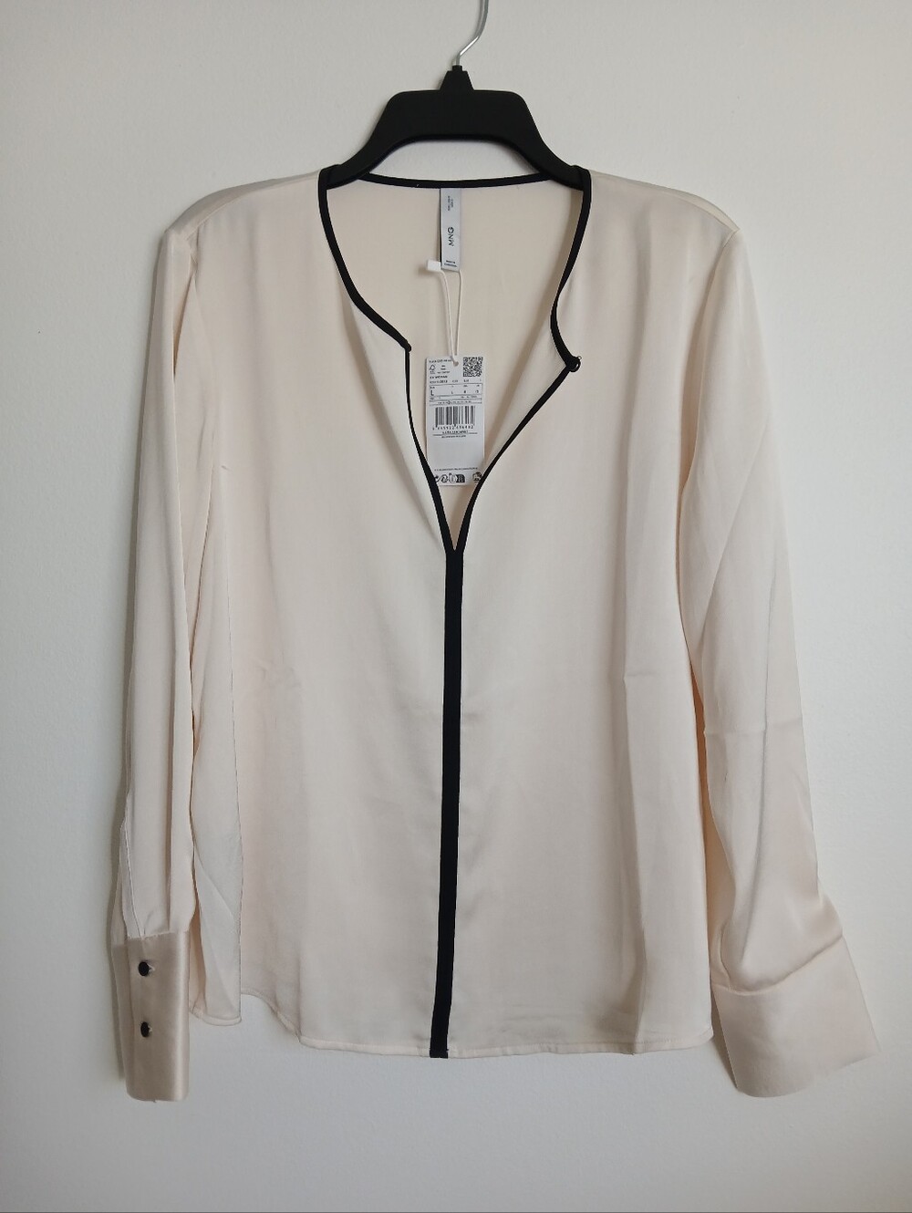 MNG Size 8 NWT Blouse Cream Black